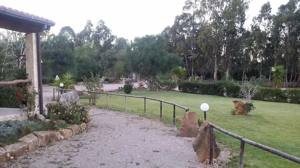 فندق ساساريفي  Agriturismo Sa Pedra ساساري