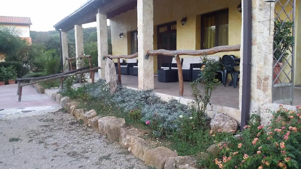 مزرعة للإقامة فندق ساساريفي  Agriturismo Sa Pedra إيطاليا