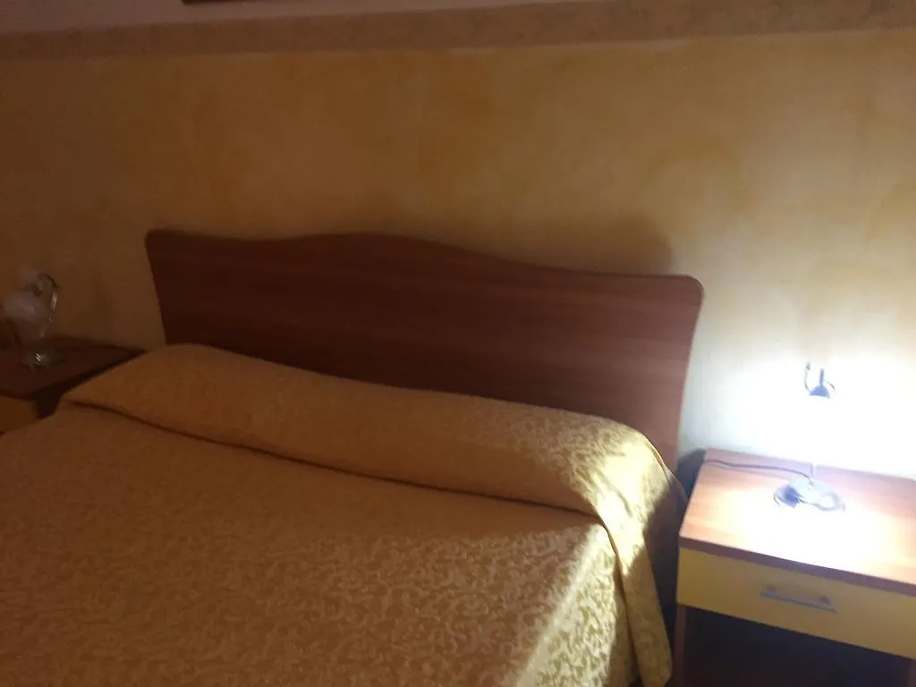 مزرعة للإقامة فندق ساساريفي  Agriturismo Sa Pedra