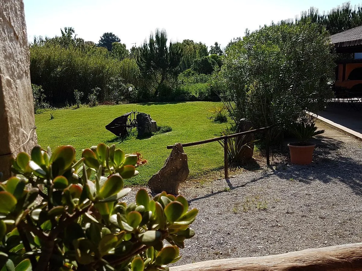 فندق ساساريفي  Agriturismo Sa Pedra 0*, ساساري