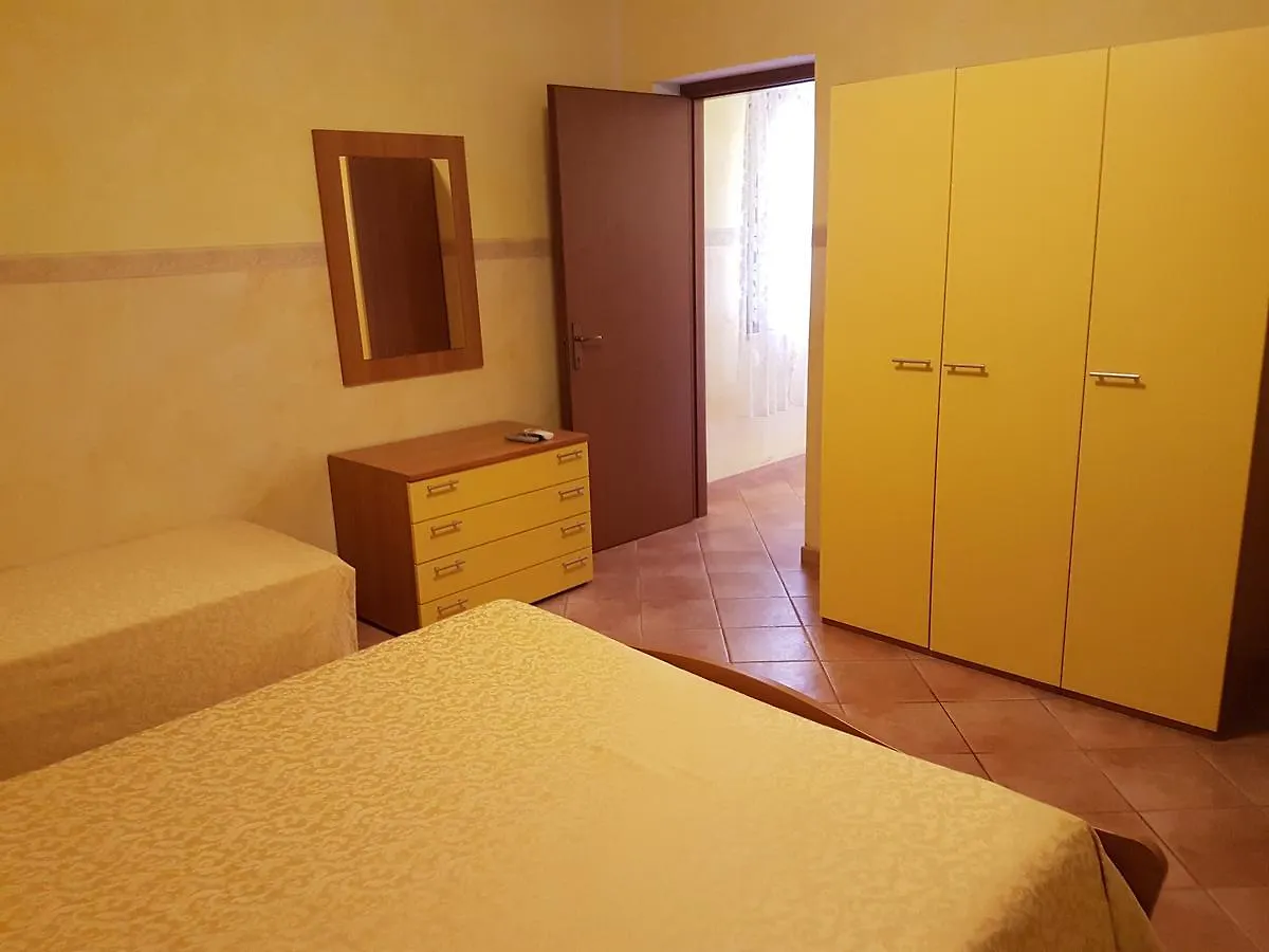 مزرعة للإقامة فندق ساساريفي  Agriturismo Sa Pedra