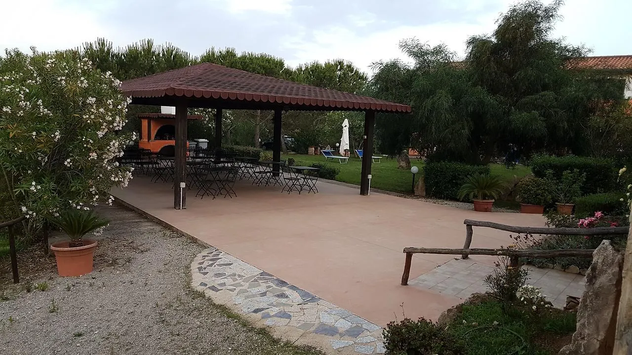فندق ساساريفي  Agriturismo Sa Pedra