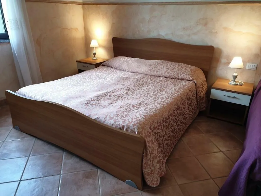مزرعة للإقامة فندق ساساريفي  Agriturismo Sa Pedra